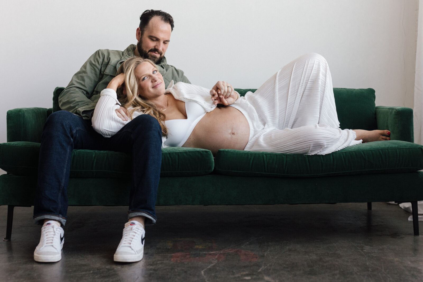 Casual-Trendy-Maternity-Pictures