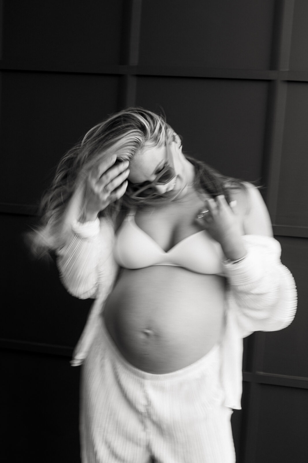 Blur-Black-and-White-Maternity-Pictures-Pittsburgh