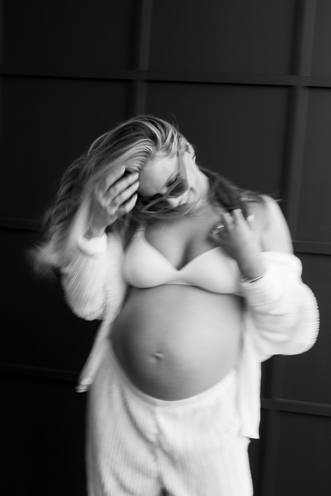 Trendy-Black-White-Maternity-Photography-Pittsburgh